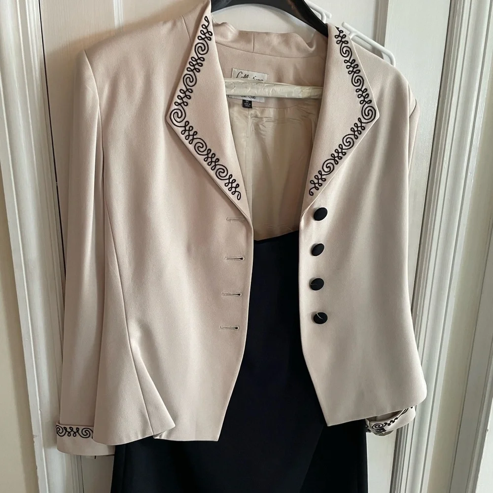 Le Suit Cream and Black Women's Blazer and Skirt - Picture 2 of 6